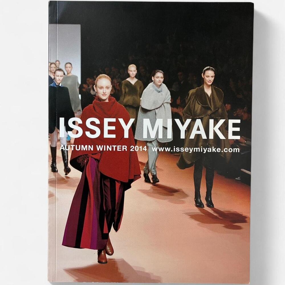 Issey Miyake AUTUMN WINTER 2014 catalog lookbook